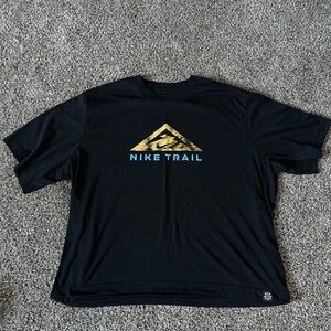 Nike Trail Black and Gold Short Sleeve Tee